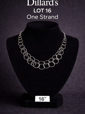 V3 Dillard’s Silver Tone Circle Link Statement Necklace